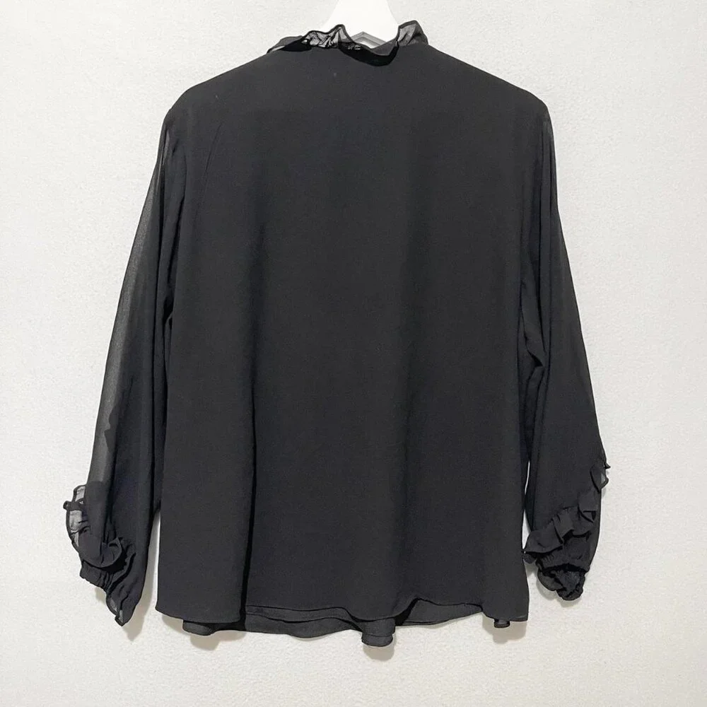 Carmen by Marc Valvo Black flowy top blouse with ruffle trim size 1X - Picture 6 of 7